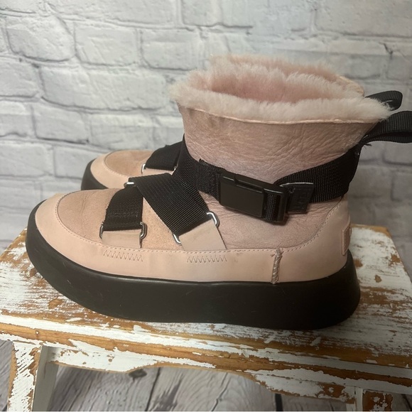 Ugg Australia Women's Classic Boom Buckle pink ank bootie size 5 - Picture 4 of 8